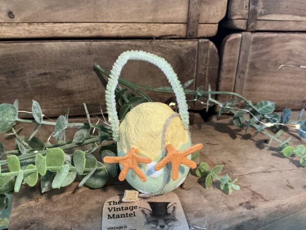Chickie Tail Egg Ornament Green