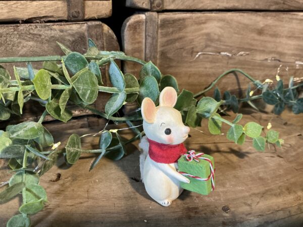 Little Mouse with Gift - Image 3
