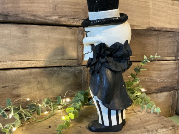 Dapper Desmond Skelly - Image 3