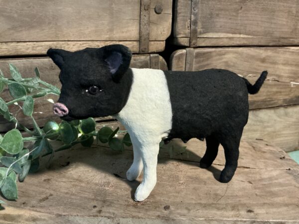 Hampshire Pig (small) - Image 4